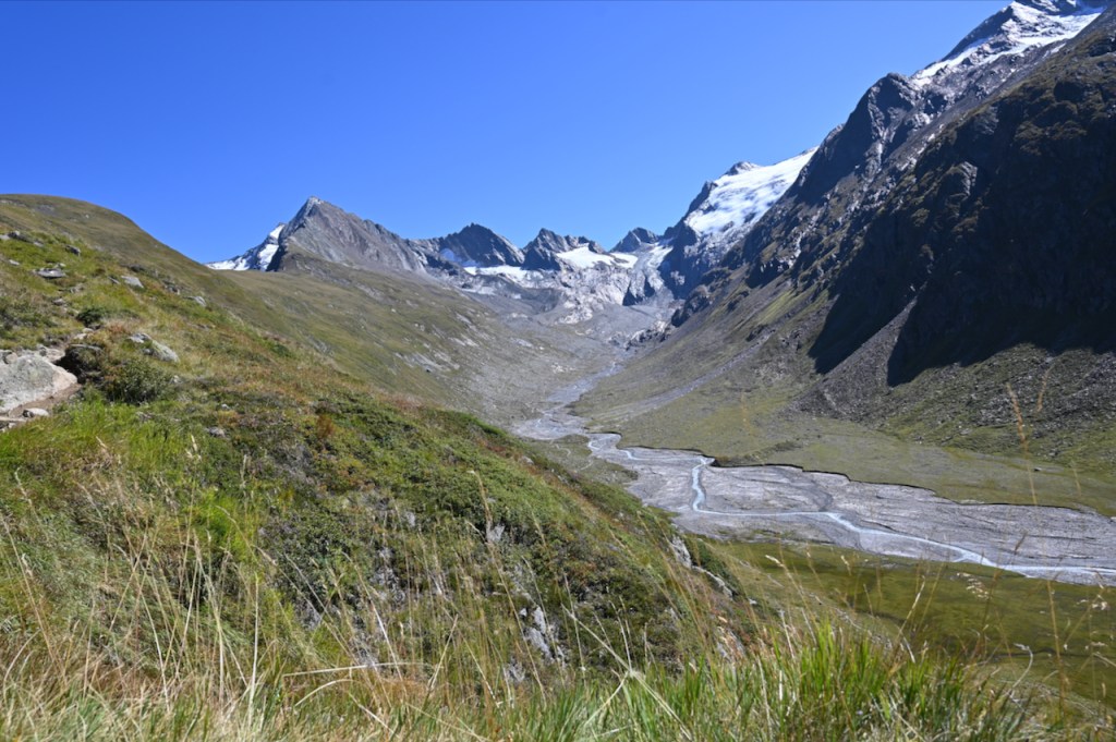 Hiking close to&nbsp;glaciers